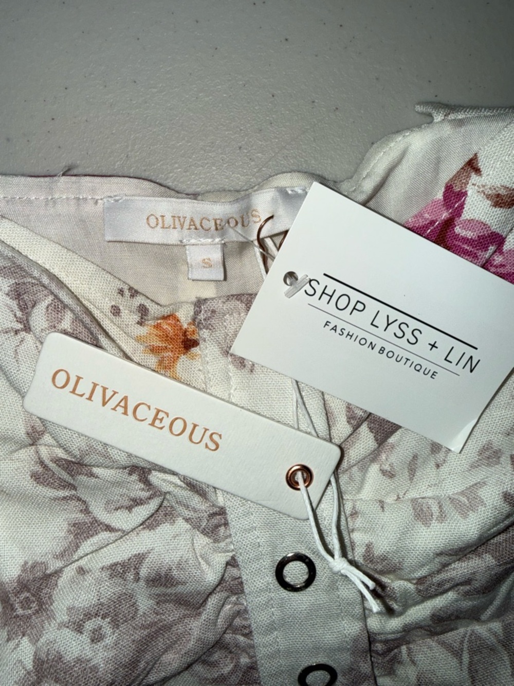 Olivaceous White Floral Button-Front Cropped Cami with Purple & Tan Accents - Picture 2 of 3
